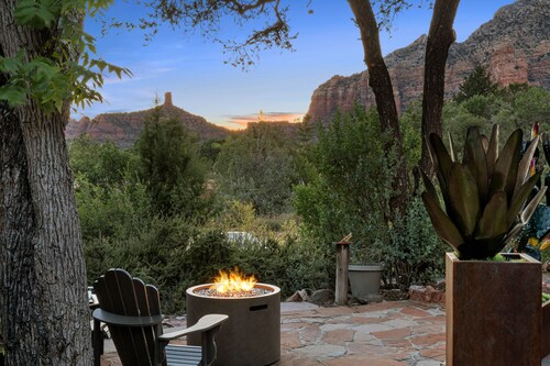 Redscape, Near Great Hiking, Views, Hot Tub, Firepit-Charming Design