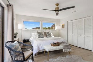 3 bedrooms, iron/ironing board, free WiFi, bed sheets - Luxury & Iconic Red Rock Views,  Hot Tub, Deck, 5 Min Walk To Trails! (Sedona)