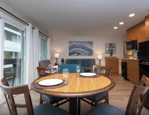 Dining - Pool-Hot tub-Tennis-free WiFi-miniature golf, restaurant, bar, Gym-AC-Game room (San Clemente)