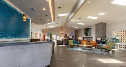 Pool-Hot tub-Tennis-free WiFi-miniature golf, restaurant, bar, Gym-AC-Game room