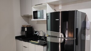Coffee/tea maker, fridge, microwave, oven - Charming 1-bedroom apartment with AC, WiFi in cool Brooklin São Paulo (Brooklin São Paulo)
