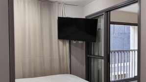 1 bedroom, desk, iron/ironing board, free WiFi - Charming 1-bedroom apartment with AC, WiFi in cool Brooklin São Paulo (Brooklin São Paulo)
