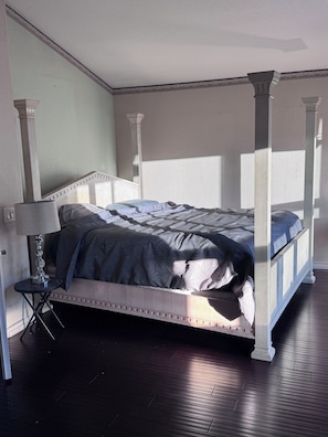 5 habitaciones, tabla de planchar con plancha, wifi y ropa de cama