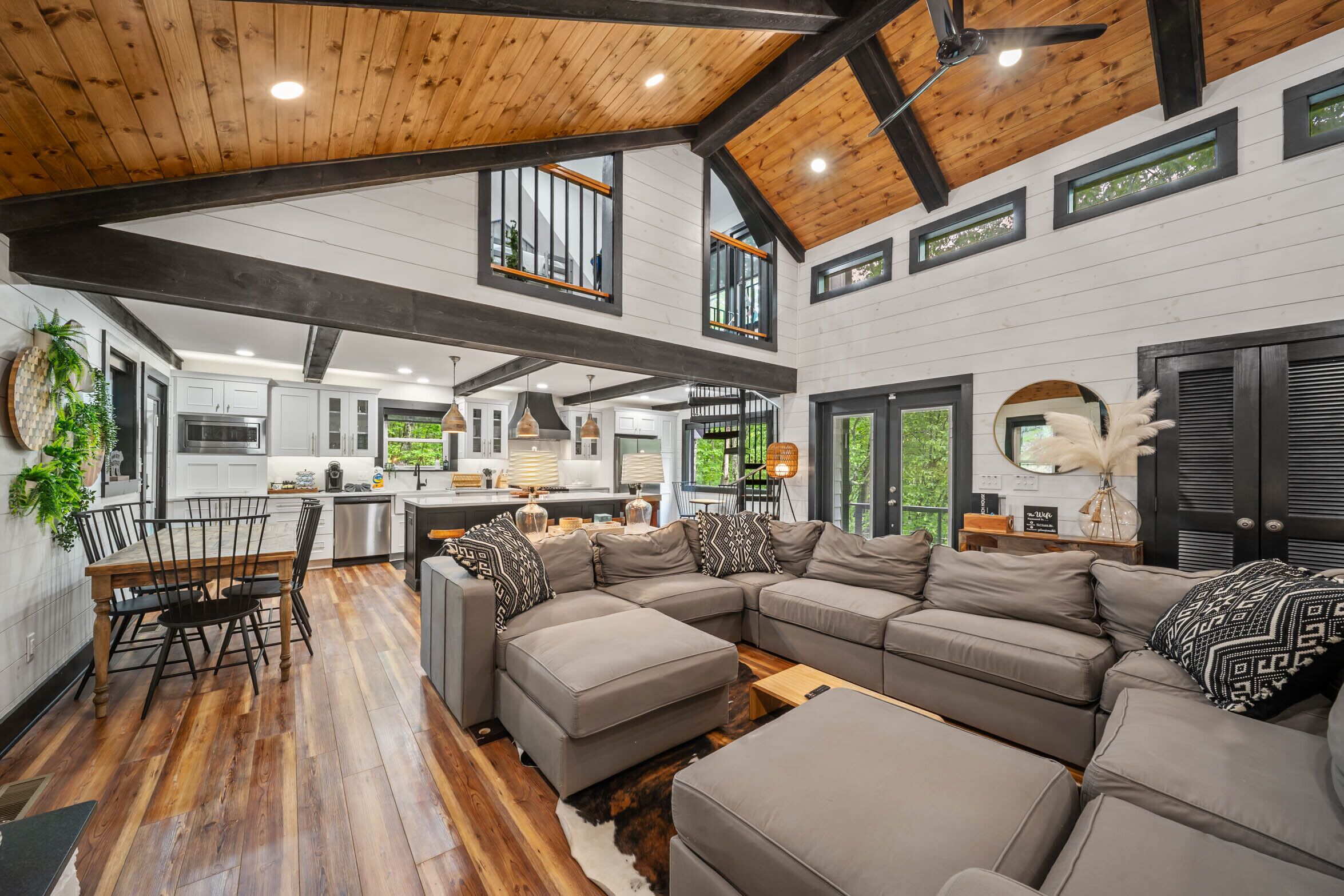 Smart TV, fireplace, stereo