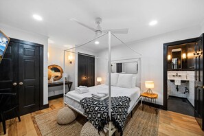 5 bedrooms, free WiFi, bed sheets