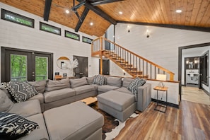 Smart TV, fireplace, stereo