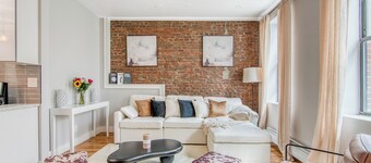 ✨ New Luxe 2BR 2BA – King Bed, Fast Wi-Fi, 15 Mins to Times Square