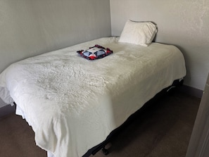 3 bedrooms, bed sheets