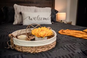 1 bedroom, iron/ironing board, WiFi, bed sheets - The Cozy Flat (Covina)