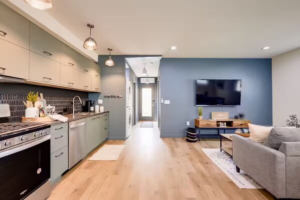 電子レンジ、オーブン、コンロ、食器洗い機