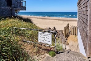 Beach nearby - Ground Floor Pet-Friendly Condo. Ocean View! (Lincoln City)