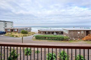 Property grounds - Ground Floor Pet-Friendly Condo. Ocean View! (Lincoln City)