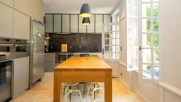 Réfrigérateur, four, lave-vaisselle