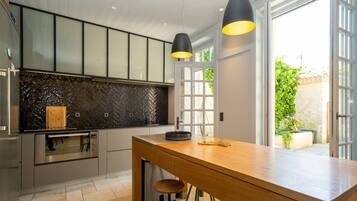 Réfrigérateur, four, lave-vaisselle