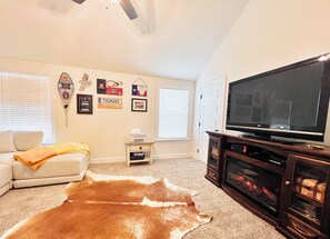 Smart TV, fireplace