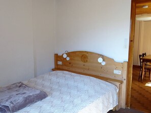 1 bedroom, free WiFi - 2-Room Apartment for 4 in Village Center - Near Shops, Lifts, ESF - Free WiFi, Linens Included (Les Gets)