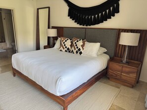 3 slaapkamers, een strijkplank/strijkijzer, wifi, beddengoed