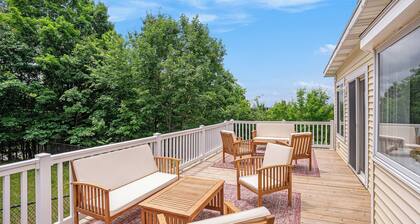 New listing Spacious 5-bedroom house with views of Lake Michigan in Mears