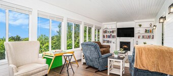 Spacious 5-bedroom retreat on 5 acres.  Near ORV park. Hot tub for sunset views.