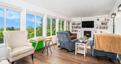Spacious 5-bedroom retreat on 5 acres. Near ORV park. Hot tub for sunset views.