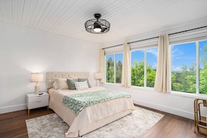 5 bedrooms, desk, iron/ironing board, free WiFi