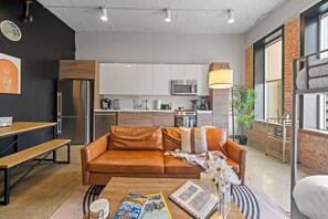 Smart TV, books, stereo