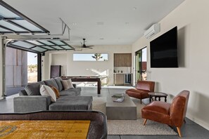 Televisión, chimenea