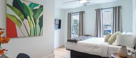 7 bedrooms, desk, iron/ironing board, travel cot