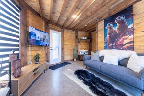 Chalet, 1 Bedroom | Living area