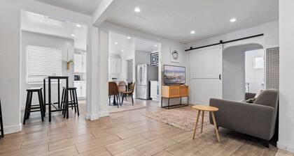 10mins to Rodeo Drive, 15mins to Venice Modern 4bdr Shenandoah by Avantstay