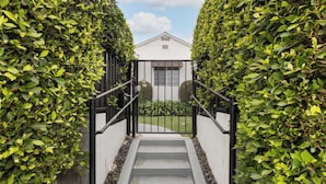 Unclassified image, 5 of 71, button - 10mins to Rodeo Drive, 15mins to Venice Modern 4bdr Shenandoah by Avantstay (Los Angeles)