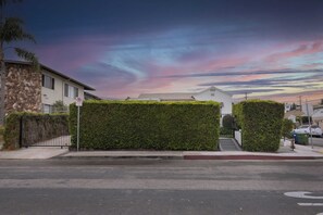 Interior - 10mins to Rodeo Drive, 15mins to Venice Modern 4bdr Shenandoah by Avantstay (Los Angeles)