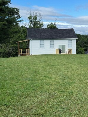 Exterior - Charming 1-bedroom cottage with AC, WiFi in amazing Pilot (Pilot)