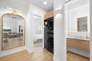 2 bedrooms, iron/ironing board, WiFi, bed sheets - Whynwood Chic Boutique Grand Villa (Miami)