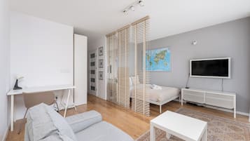 Iron/ironing board, WiFi, bed sheets