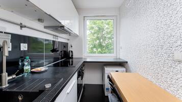 Fridge, oven, stovetop