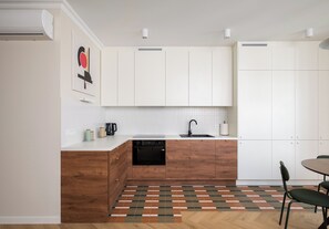 Refrigerador, horno, parrilla de estufa y lavavajillas 