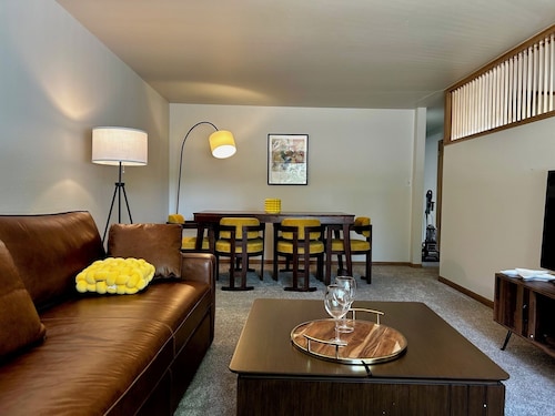 1960s sanctuary in Old Town FoCo: Starlight House