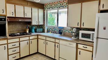 Microwave, oven, stovetop, dishwasher