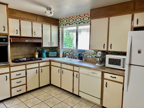 1960s sanctuary in Old Town FoCo: Starlight House