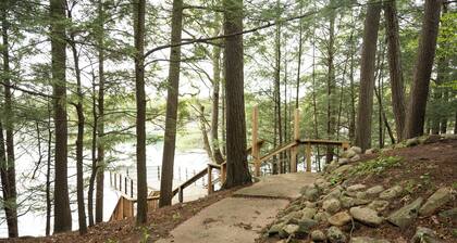 Cozy 3-bedroom cabin in charming Sugar Camp with WiFi, No Cleaning Fee!!