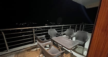 Luxury 2BR View Mall Road