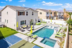 A heated pool - Margaritaville | Pickleball, Pool+Spa, GameRoom, BBQ, FirePits! (Coachella)
