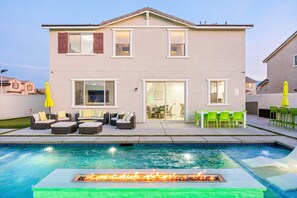 A heated pool - Margaritaville | Pickleball, Pool+Spa, GameRoom, BBQ, FirePits! (Coachella)