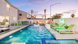 A heated pool - Margaritaville | Pickleball, Pool+Spa, GameRoom! (Coachella)