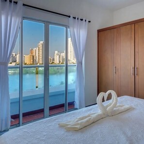 3 bedrooms, iron/ironing board, WiFi, bed sheets