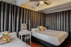 5 bedrooms, desk, iron/ironing board, travel cot