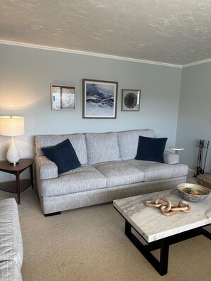 Smart TV - 4-bedroom house in fabulous Sandy close to Skiing, hiking, city (Sandy)