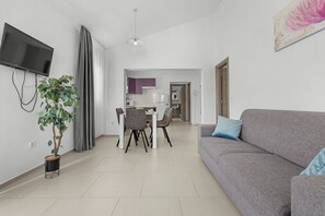 TV - Apartments Lotus with Pool by Istrabook (Premantura)