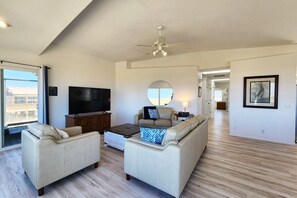 Una Smart TV, un futbolín